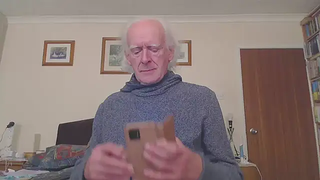 Snapshot of WaverlyKernow chatting on 03/04/25, 03:48 WaverlyKernow online show from 03/04/25, 03:48