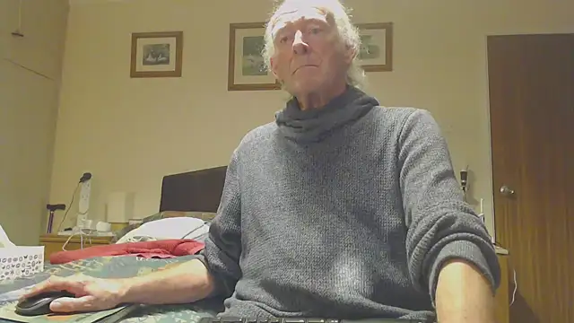 Snapshot of WaverlyKernow chatting on 03/09/25, 08:52 WaverlyKernow online show from 03/09/25, 08:52