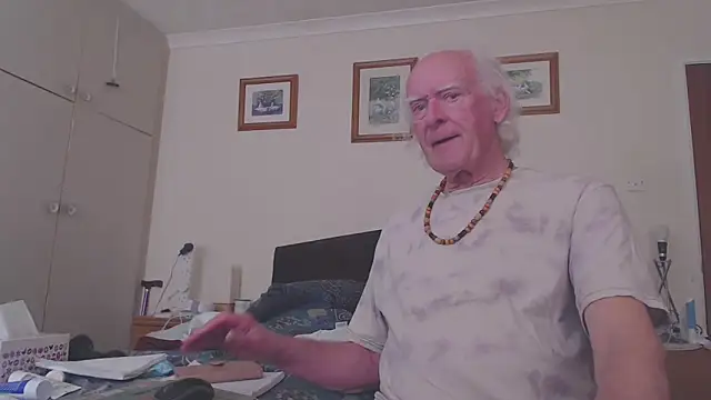 Snapshot of WaverlyKernow chatting on 03/18/25, 01:42 WaverlyKernow online show from 03/18/25, 01:42