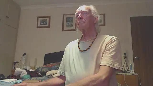 Snapshot of WaverlyKernow chatting on 03/21/25, 02:51 WaverlyKernow online show from 03/21/25, 02:51