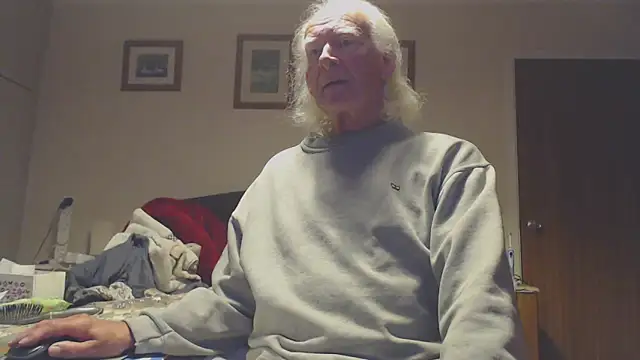 Snapshot of WaverlyKernow chatting on 09/13/25, 09:25 WaverlyKernow online show from 09/13/25, 09:25