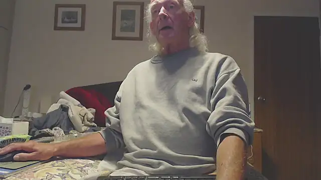 Snapshot of WaverlyKernow chatting on 09/14/25, 02:16 WaverlyKernow online show from 09/14/25, 02:16