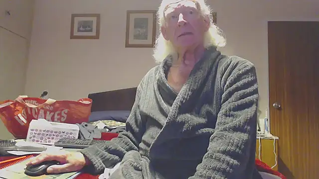 Snapshot of WaverlyKernow chatting on 09/19/25, 08:20 WaverlyKernow online show from 09/19/25, 08:20