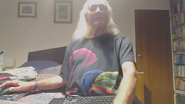 WaverlyKernow online show from 04/08/26, 06:52