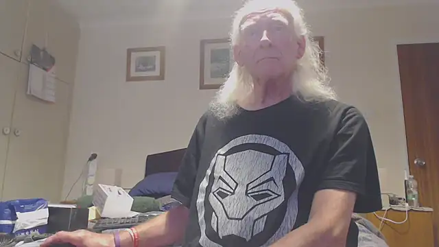 WaverlyKernow online show from 04/14/26, 01:28