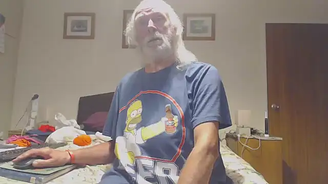 Snapshot of WaverlyKernow chatting on 06/01/26, 02:52 WaverlyKernow online show from 06/01/26, 02:52