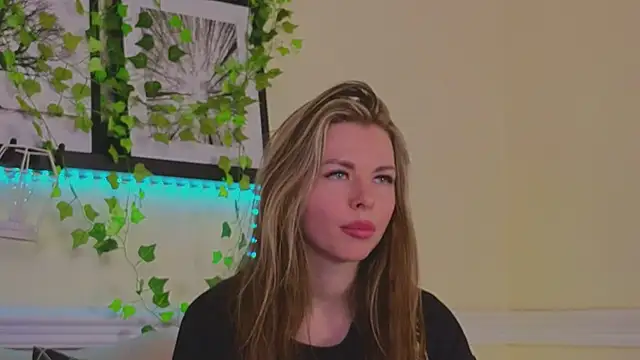 Real Tini online show from 03/22/25, 01:41