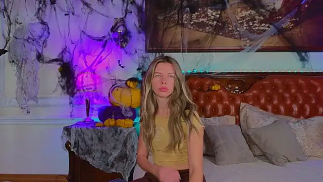 Real Tini online show from 10/28/25, 06:06