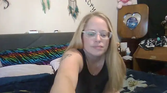 Snapshot of Toybox13_Pika chatting on 10/22/25, 03:45 Toybox13 Pika online show from 10/22/25, 03:45