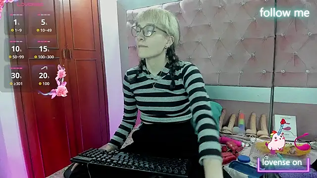 Snapshot of neeko_princes chatting on 12/22/25, 12:02 neeko princes online show from 12/22/25, 12:02