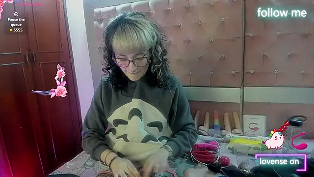 Snapshot of neeko_princes chatting on 02/17/26, 12:12 neeko princes online show from 02/17/26, 12:12