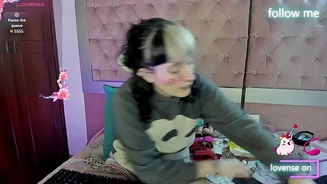 Snapshot of neeko_princes chatting on 02/26/26, 12:15 neeko princes online show from 02/26/26, 12:15