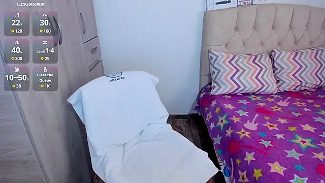 Snapshot of emily1_ chatting on 12/13/24, 06:59 emily1 online show from 12/13/24, 06:59