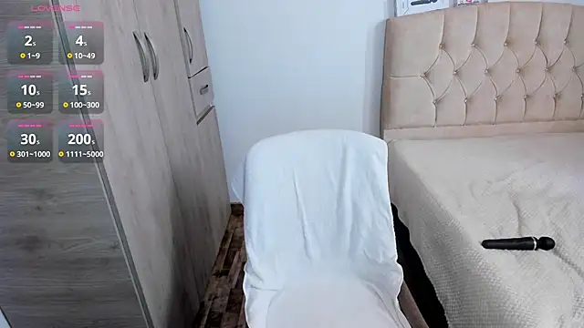 Snapshot of emily1_ chatting on 03/04/25, 06:18 emily1 online show from 03/04/25, 06:18