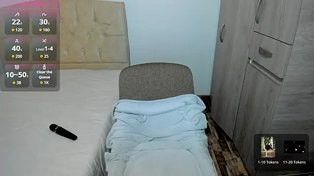 Snapshot of emily1_ chatting on 10/06/25, 11:18 emily1 online show from 10/06/25, 11:18