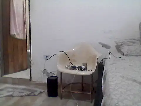 Snapshot of mariy_ chatting on 10/15/25, 12:33 mariy  online show from 10/15/25, 12:33