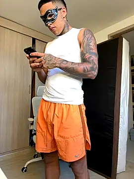 Snapshot of sendfer chatting on 10/25/25, 10:04 sendfer online show from 10/25/25, 10:04