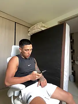 Snapshot of sendfer chatting on 10/27/25, 08:13 sendfer online show from 10/27/25, 08:13