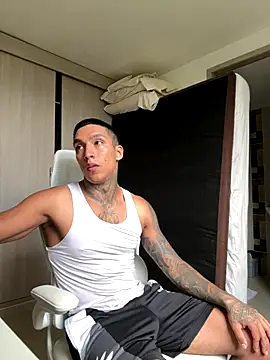 Snapshot of sendfer chatting on 11/24/25, 07:46 sendfer online show from 11/24/25, 07:46