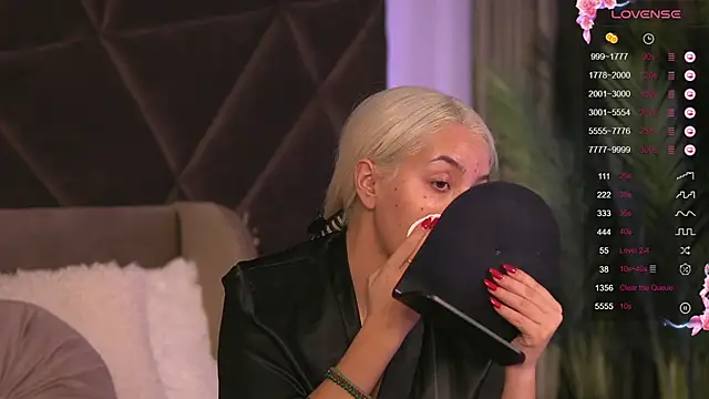 Snapshot of VictoriaMorrone chatting on 02/06/25, 12:00 VictoriaMorrone online show from 02/06/25, 12:00