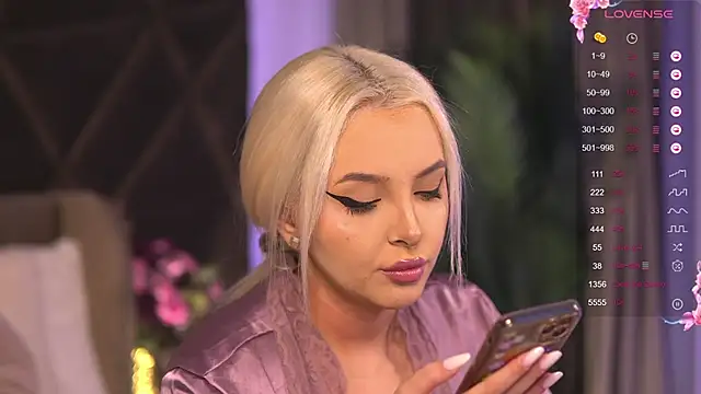 Snapshot of VictoriaMorrone chatting on 02/11/25, 10:26 VictoriaMorrone online show from 02/11/25, 10:26