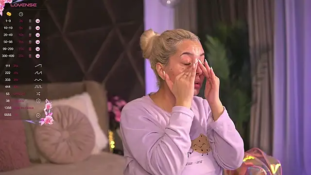 Snapshot of VictoriaMorrone chatting on 02/23/25, 01:32 VictoriaMorrone online show from 02/23/25, 01:32