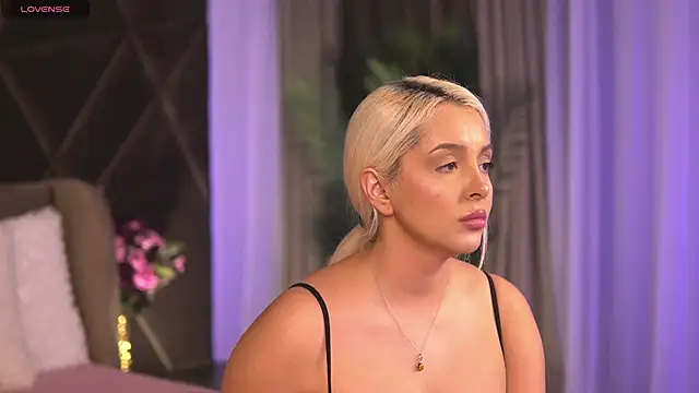 Snapshot of VictoriaMorrone chatting on 03/01/25, 12:12 VictoriaMorrone online show from 03/01/25, 12:12