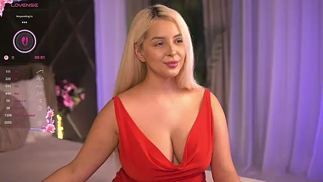 Snapshot of VictoriaMorrone chatting on 03/08/25, 10:43 VictoriaMorrone online show from 03/08/25, 10:43