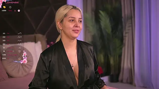 Snapshot of VictoriaMorrone chatting on 03/20/25, 04:51 VictoriaMorrone online show from 03/20/25, 04:51