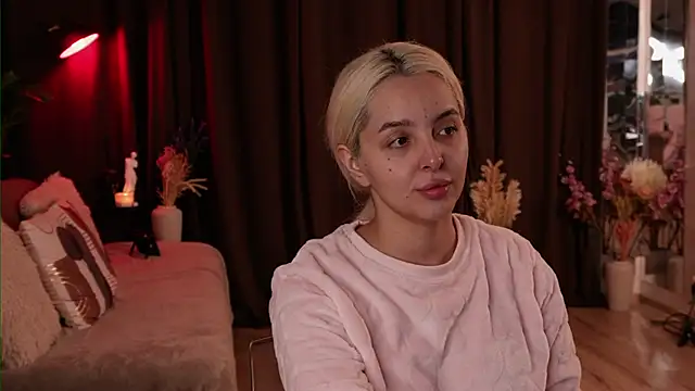 Snapshot of VictoriaMorrone chatting on 10/07/25, 06:27 VictoriaMorrone online show from 10/07/25, 06:27