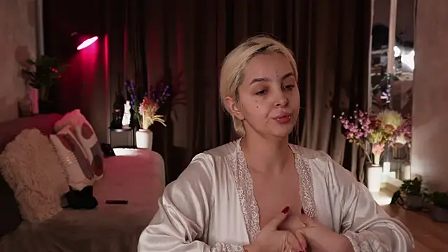 Snapshot of VictoriaMorrone chatting on 10/12/25, 06:40 VictoriaMorrone online show from 10/12/25, 06:40