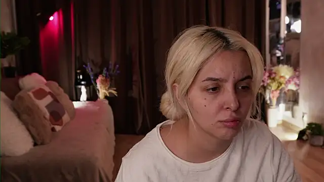 Snapshot of VictoriaMorrone chatting on 10/20/25, 06:30 VictoriaMorrone online show from 10/20/25, 06:30