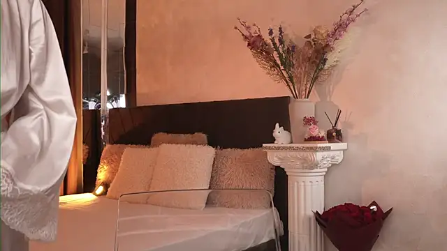 VictoriaMorrone online show from 04/08/26, 03:28