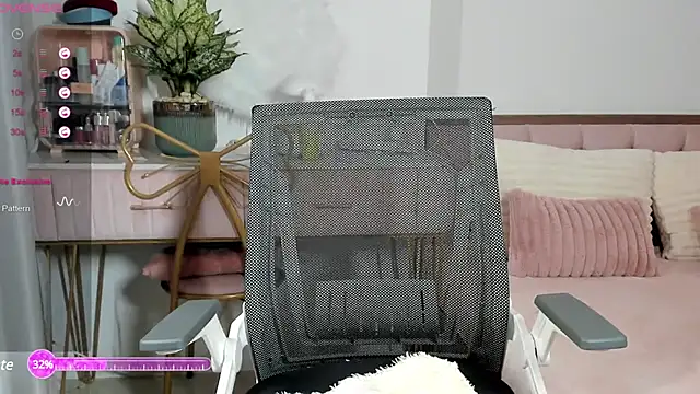  Joliie  online show from 02/15/25, 08:01