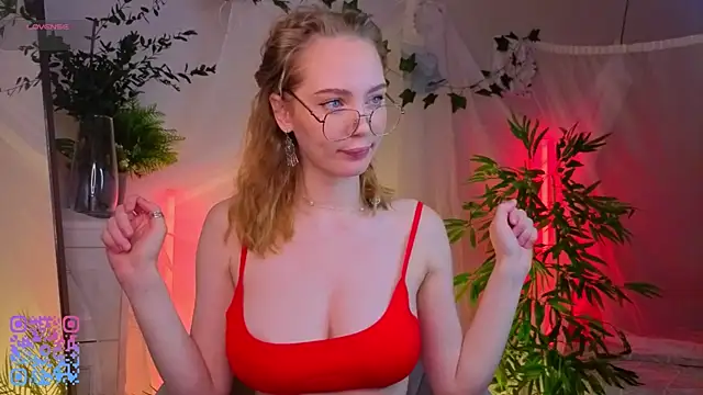 Snapshot of SoniaScott chatting on 10/21/25, 01:06 SoniaScott online show from 10/21/25, 01:06