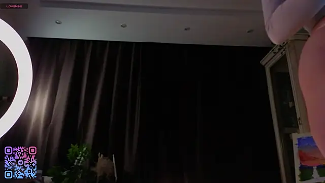 Snapshot of SoniaScott chatting on 12/14/25, 02:06 SoniaScott online show from 12/14/25, 02:06