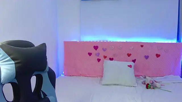 Snapshot of Lia_14_ chatting on 02/20/25, 04:14 Lia 14 online show from 02/20/25, 04:14