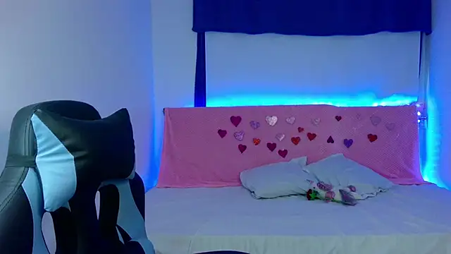 Snapshot of Lia_14_ chatting on 02/23/25, 11:33 Lia 14 online show from 02/23/25, 11:33