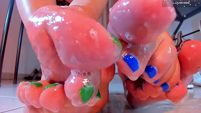 Katherinlevinee1 online show from 10/30/25, 12:12