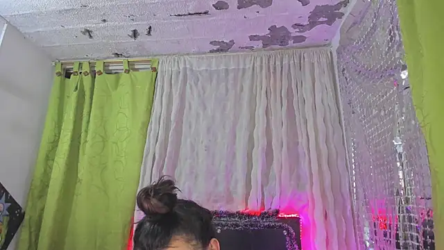 Snapshot of Megan_Miles02 chatting on 01/03/25, 06:33 Megan Miles02 online show from 01/03/25, 06:33