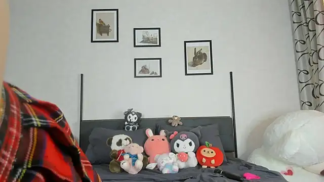 Snapshot of dolly_ll chatting on 03/18/25, 01:20 dolly ll online show from 03/18/25, 01:20