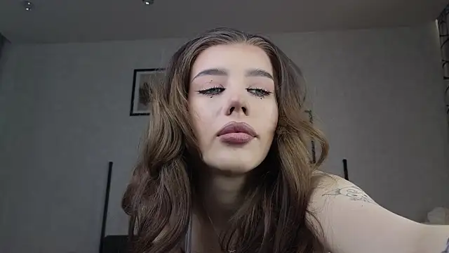 Snapshot of dolly_ll chatting on 03/22/25, 01:30 dolly ll online show from 03/22/25, 01:30