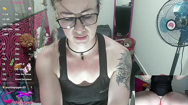 ViickySexy online show from 10/23/25, 07:56