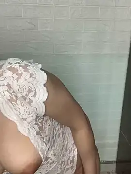 Snapshot of Linda-Mora chatting on 01/04/25, 05:37 Linda-Mora online show from 01/04/25, 05:37