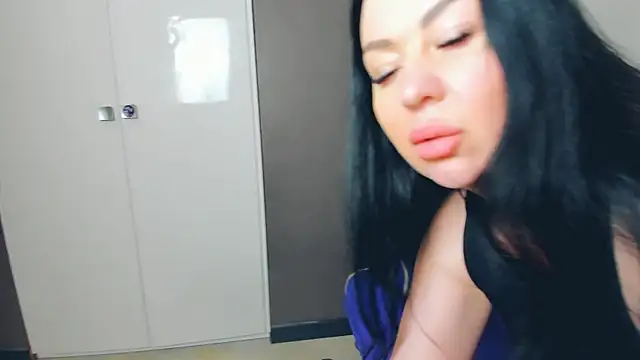 LayaFlow online show from 02/17/26, 12:12