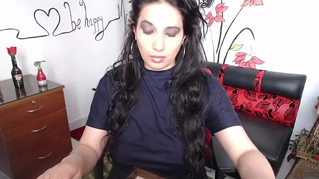 Snapshot of Roxanne_Ssummers chatting on 01/08/25, 08:18 Roxanne Ssummers online show from 01/08/25, 08:18