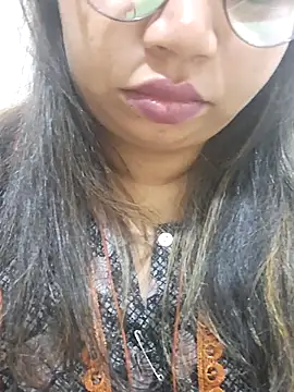 Snapshot of Ravina_patil1 chatting on 02/05/25, 07:31 Ravina patil1 online show from 02/05/25, 07:31