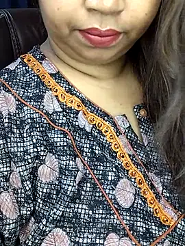 Snapshot of Ravina_patil1 chatting on 09/22/25, 05:37 Ravina patil1 online show from 09/22/25, 05:37