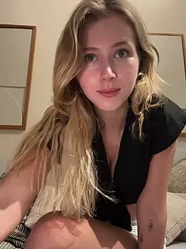 LunaRase online show from 02/09/25, 02:07