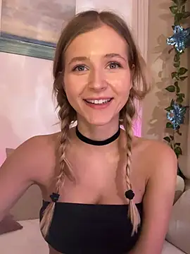 LunaRase online show from 02/20/25, 05:40